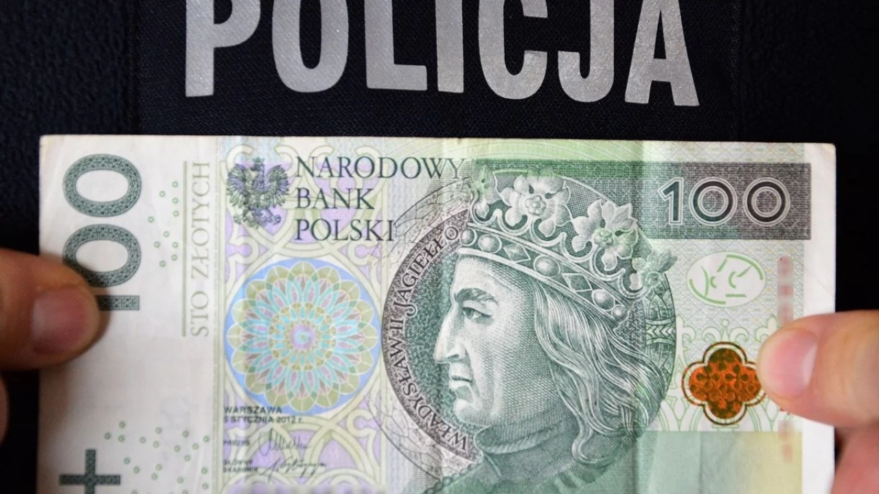 Zgubiłeś w kawiarni gotówkę? Pieniądze czekają na komendzie