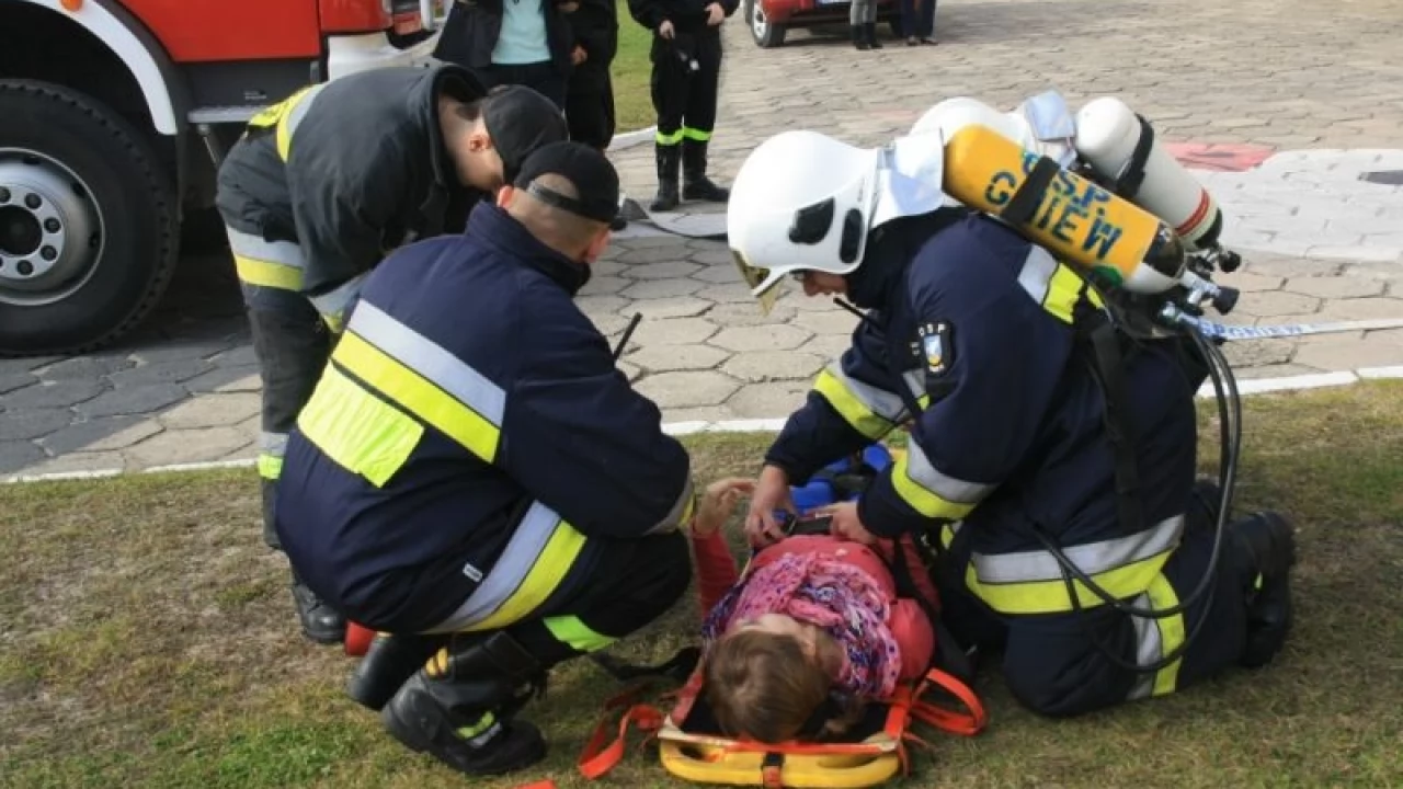 Zatrucie tlenkiem węgla. Ojciec z dzieckiem przetransportowany do szpitala