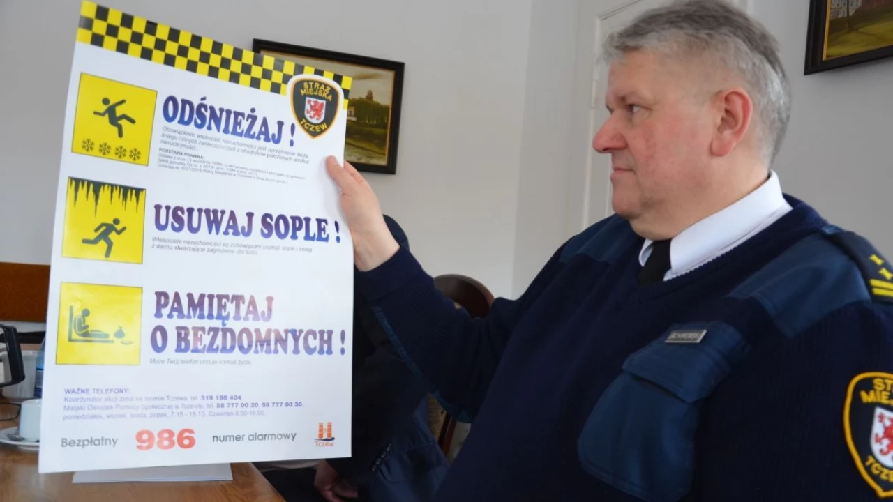 Strażnicy przypominają: spadł śnieg - należy odśnieżać