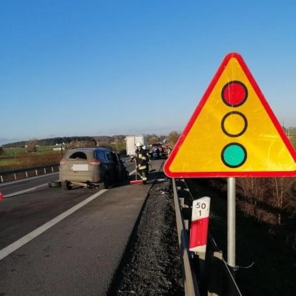 Już drugi wypadek - najechanie na tył pojazdu w miejscu tymczasowej sygnalizacji