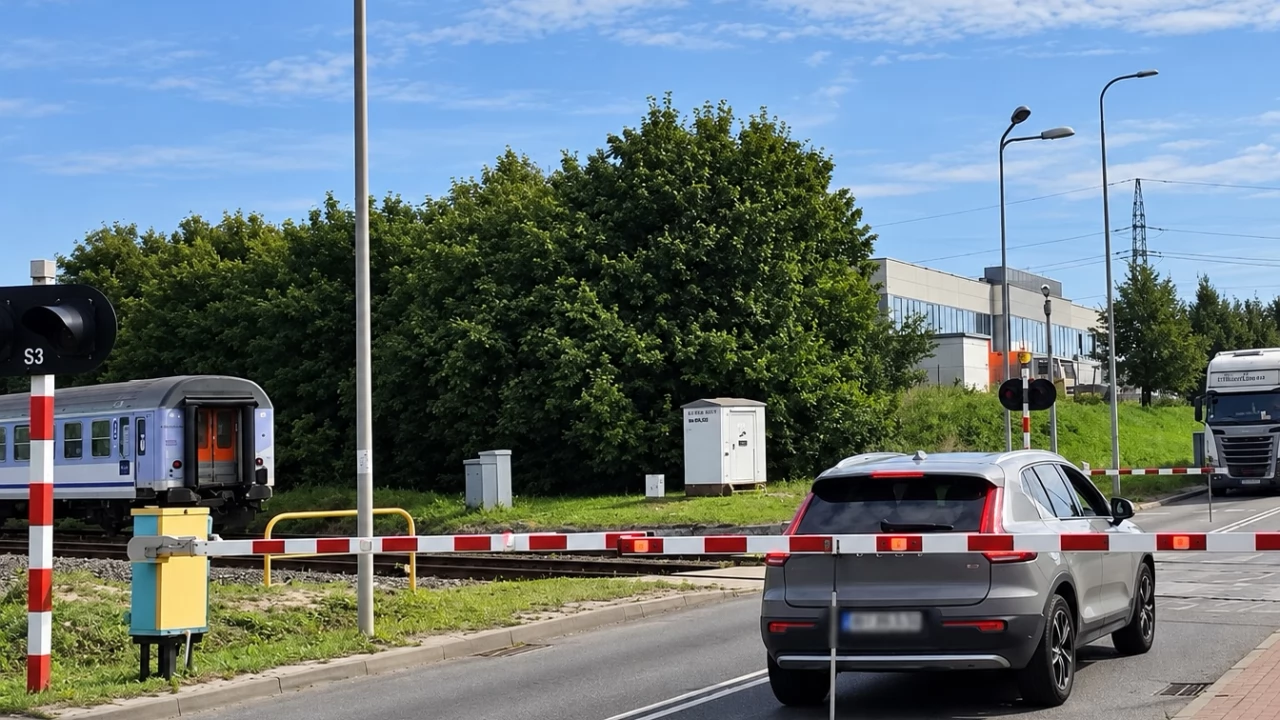 Czerwone światło i zamykające się rogatki. Tczewska drogówka ukarała dwóch kierujących