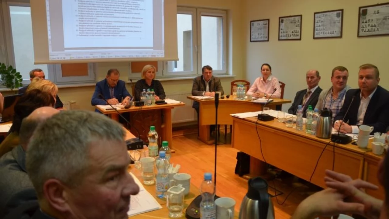 Gmina Tczew. Końca sporu między dyrektorami a przewodniczącym nie widać