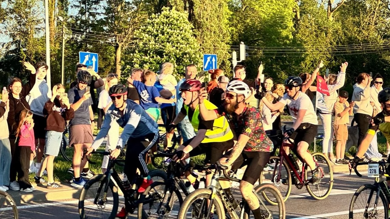 Łatwogang przejechał przez Tczew w drodze po rekord i zdrowie dzieci!