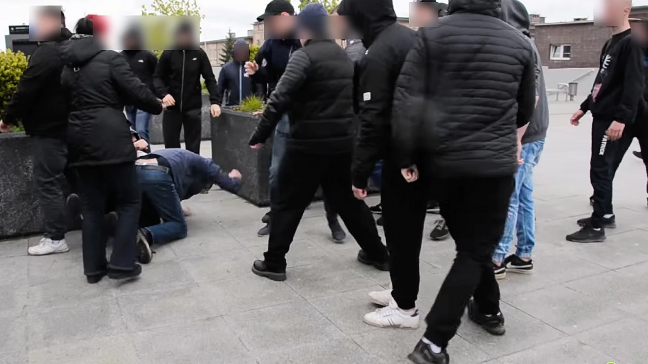 Bijatyka narodowców i antyfaszystów. Wszechpolak uniewinniony przez sąd