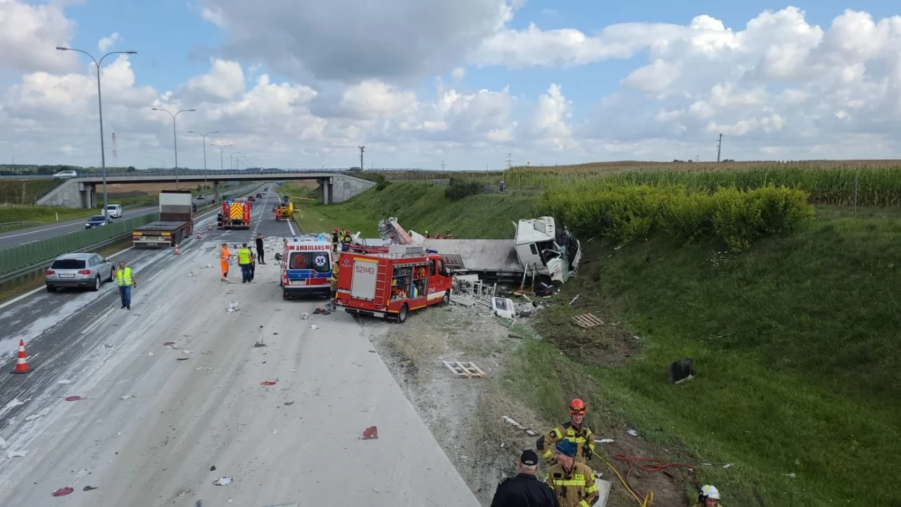 Poważny wypadek na A1. Przewrócona ciężarówka blokuje jezdnię w stronę Gdańska
