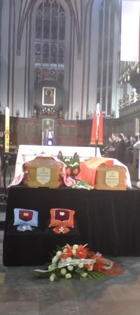 W archikatedrze św. Jana przy trumnach znalazły się kwiaty od tczewian