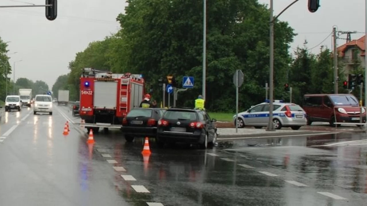 Wypadek na Głowackiego. Kierowca zignorował czerwone światło