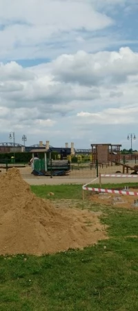 Na bulwarze powstaje altanka, wkrótce też kurtyna wodna