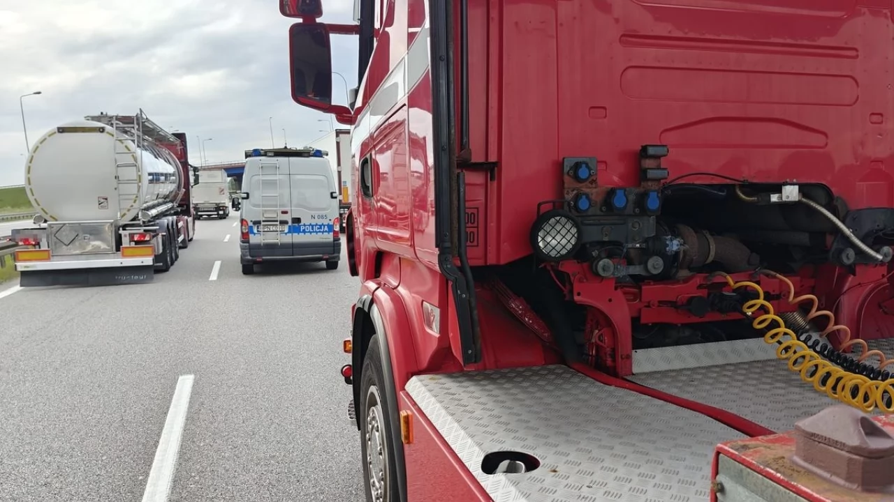 Tczewianin wstrzymał ruch na obwodnicy. Pijany zasnął w korku