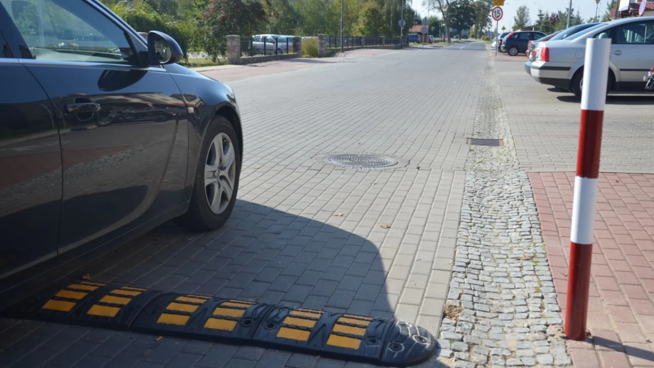 Nowe progi zwalniające na Rokickiej. "Istniejące są nieskuteczne"
