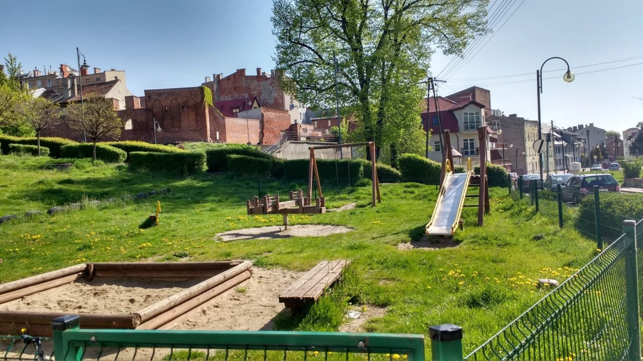 Czytelniczka pyta o plac zabaw na Wąskiej