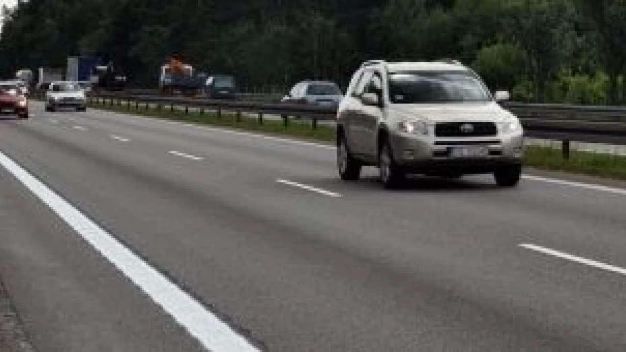 "Rumble strips" - auta będą wibrować, by kierowcy nie zasypiali