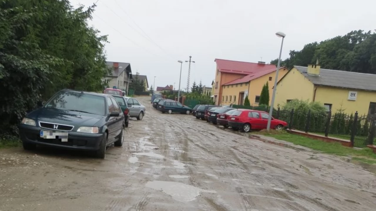 "Toniemy w błocie lub tumanach kurzu z ulicy"
