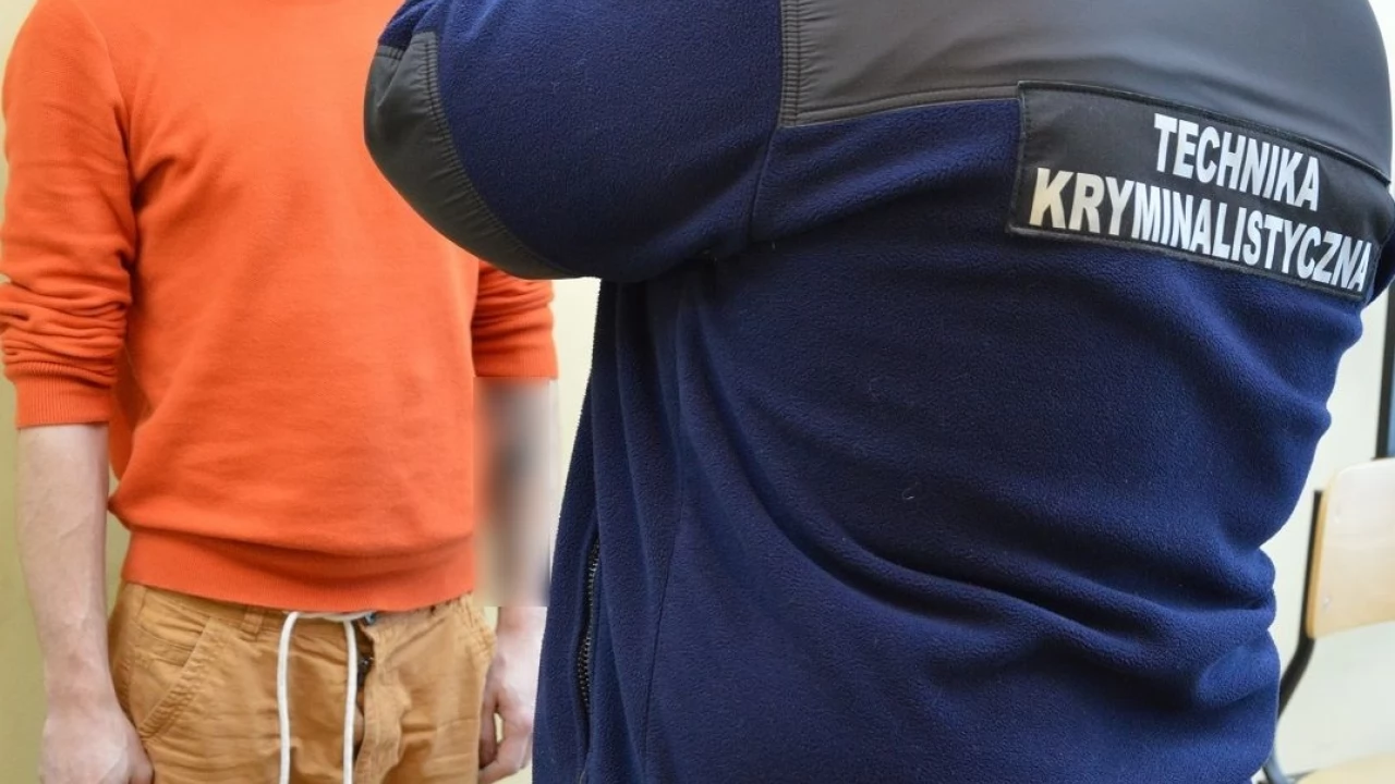 Próbował odjechać na widok policjantów. W aucie zawiniątka z marihuaną