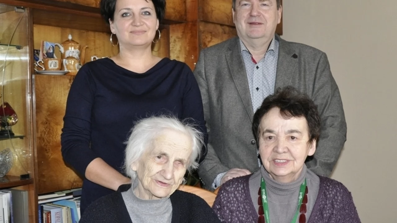 Za jej czasów dziewczyny były od gotowania i sprzątania. Ona uciekała z książką