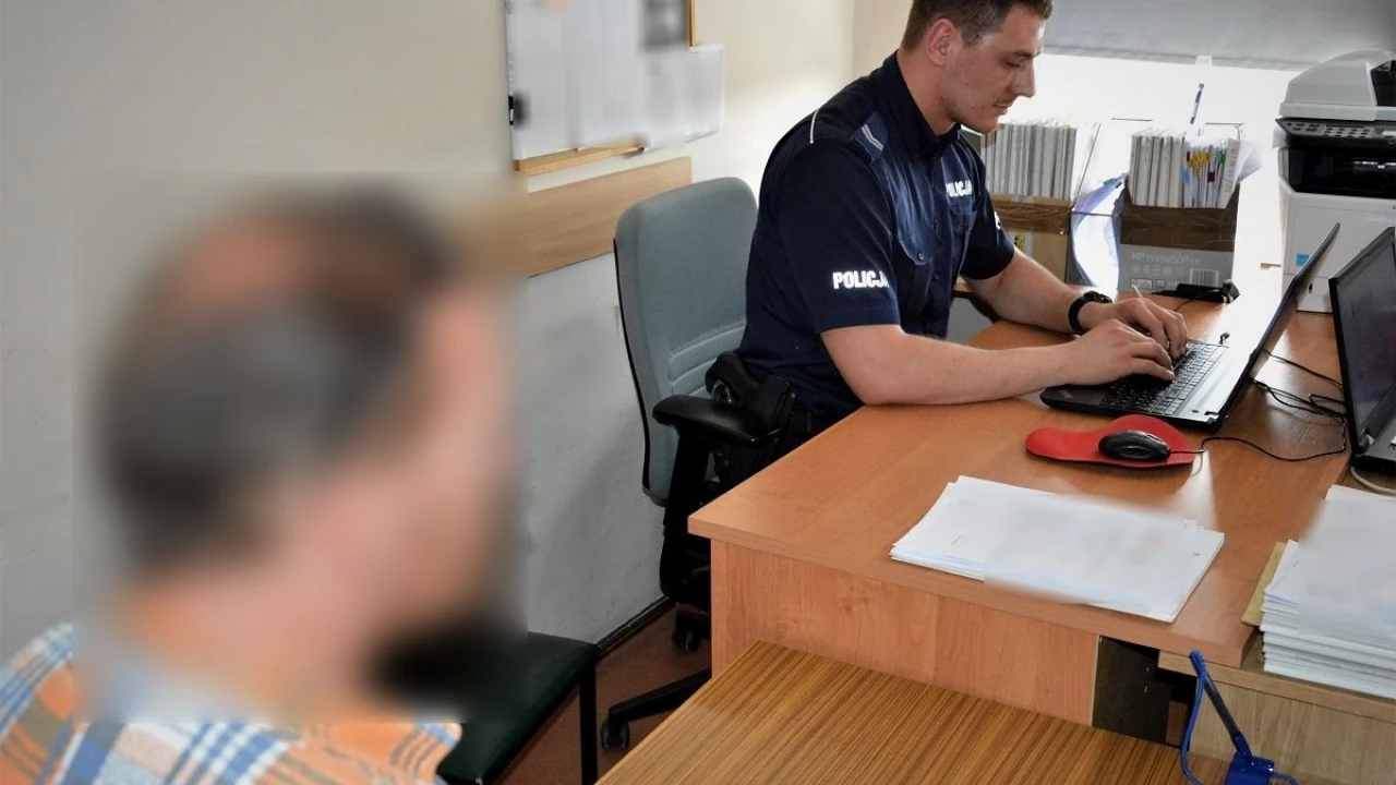 Przywłaszczył kartę bankomatową i płacił nią za zakupy