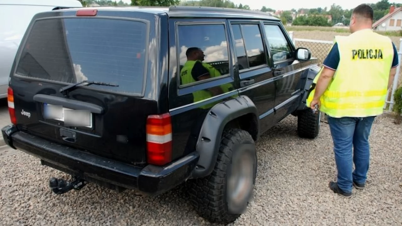 Porzucił auto i piechotą ruszył autostradą. Nie pomógł nawet policyjny autorytet...