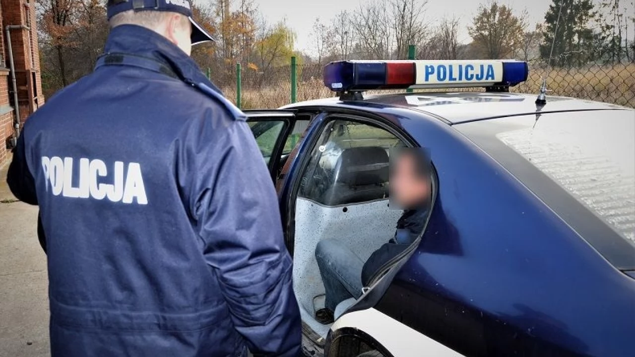 Usiłował płacić kradzioną kartą - grozi mu 10 lat więzienia