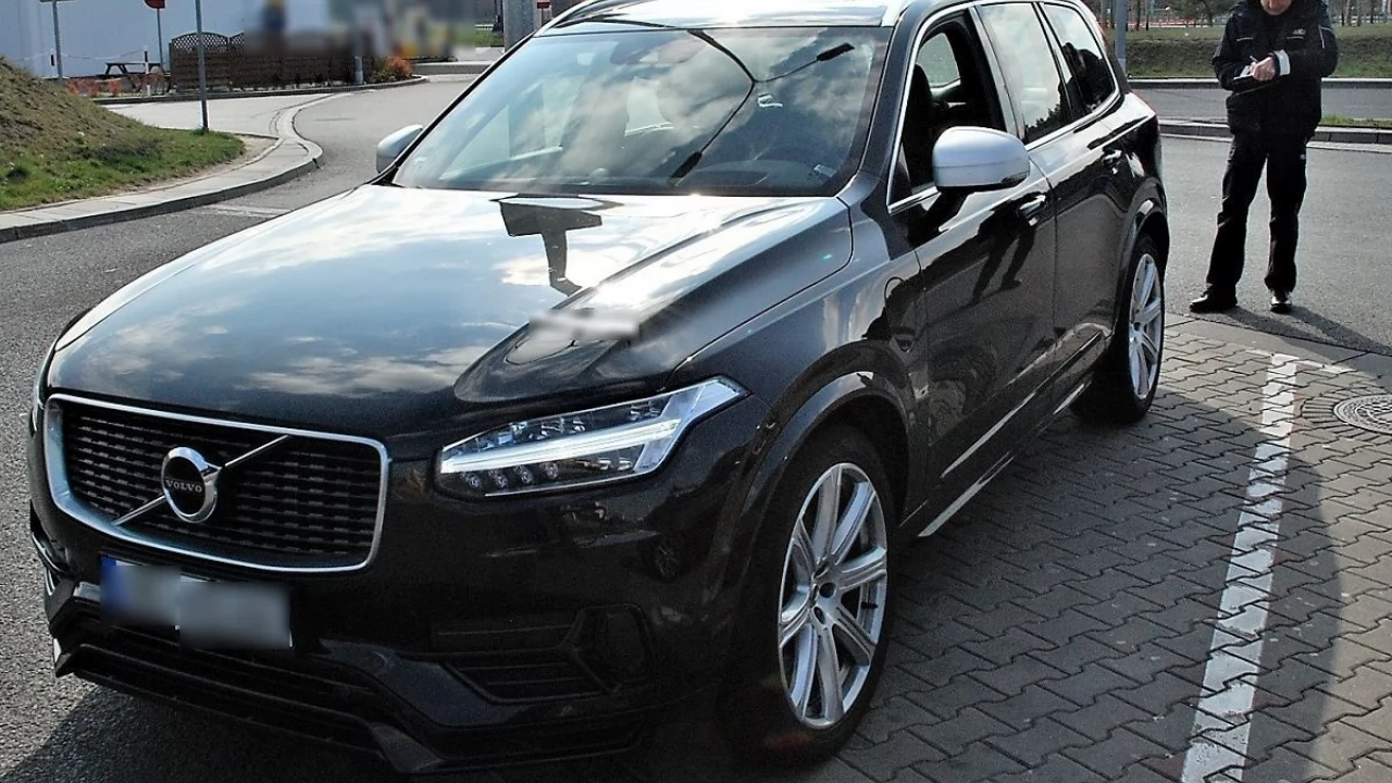 Policjanci odzyskali auto warte ponad 200 tys. zł. Paser trafił do aresztu