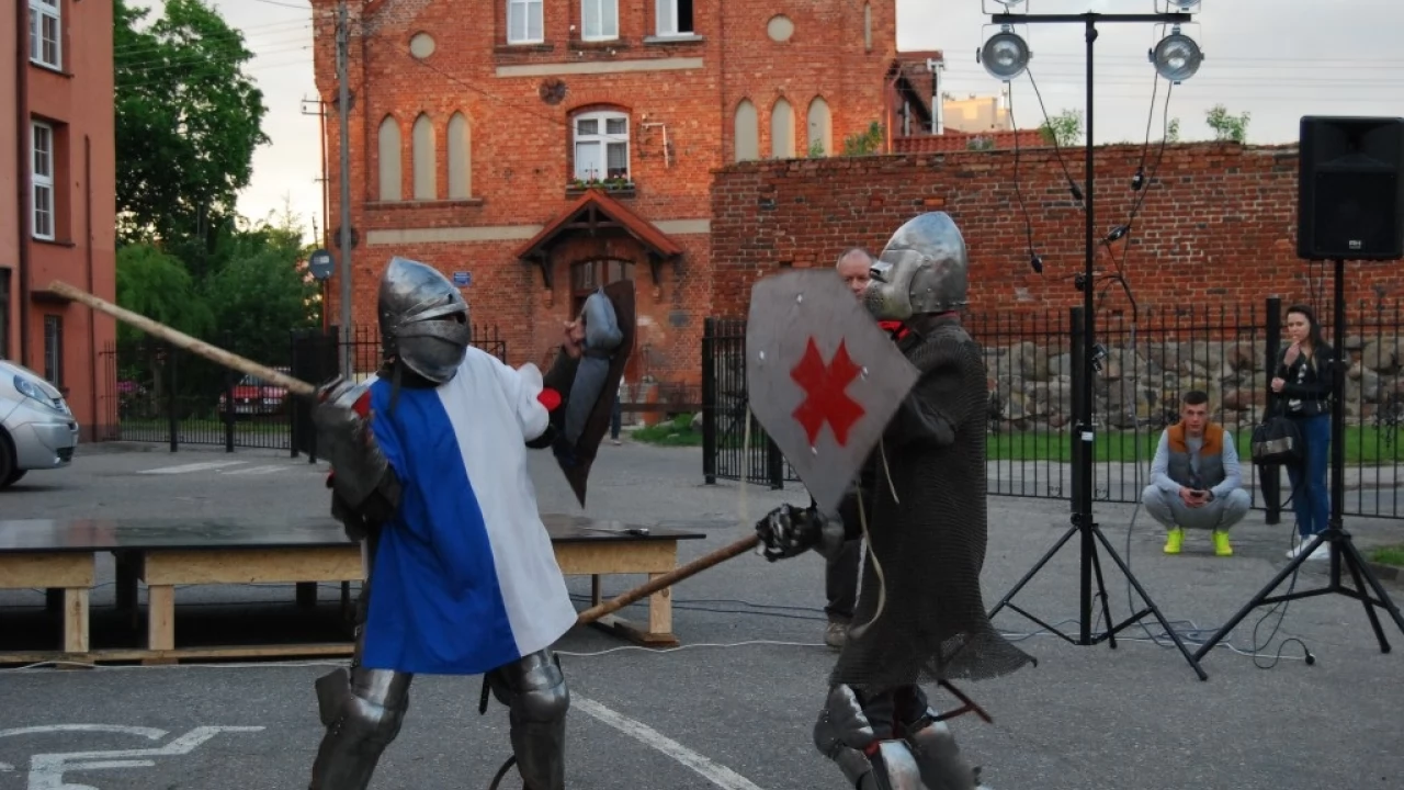 Duch historii opanował dziedziniec ZSP w Gniewie