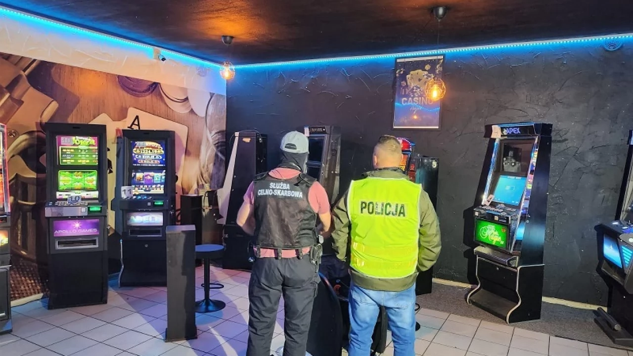 Armii Krajowej. Nalot na lokal z nielegalnymi automatami