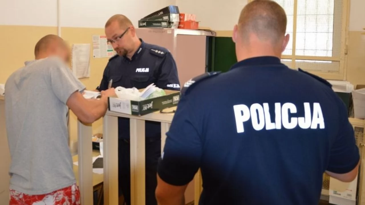Ukradł dropsy - nie chciał oddać. Za kradzież rozbójniczą grozi mu nawet 10 lat