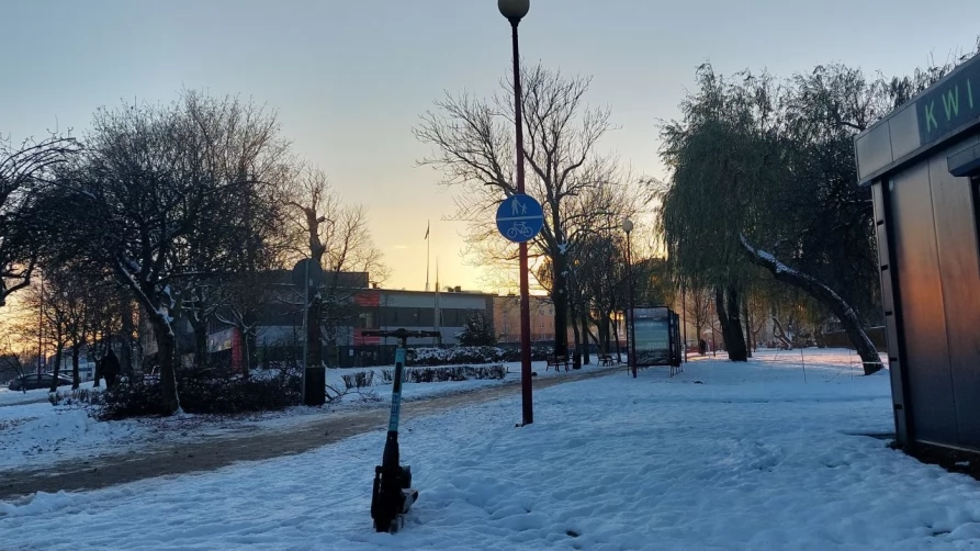 Napis ma stanąć po prawej stronie deptaka