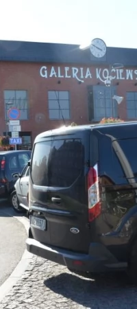 Parking "Kiss and go" jest oblegany przez zmotoryzowanych