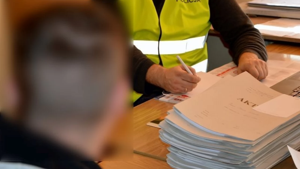 Policyjny dozór za płatności skradzioną kartą płatniczą
