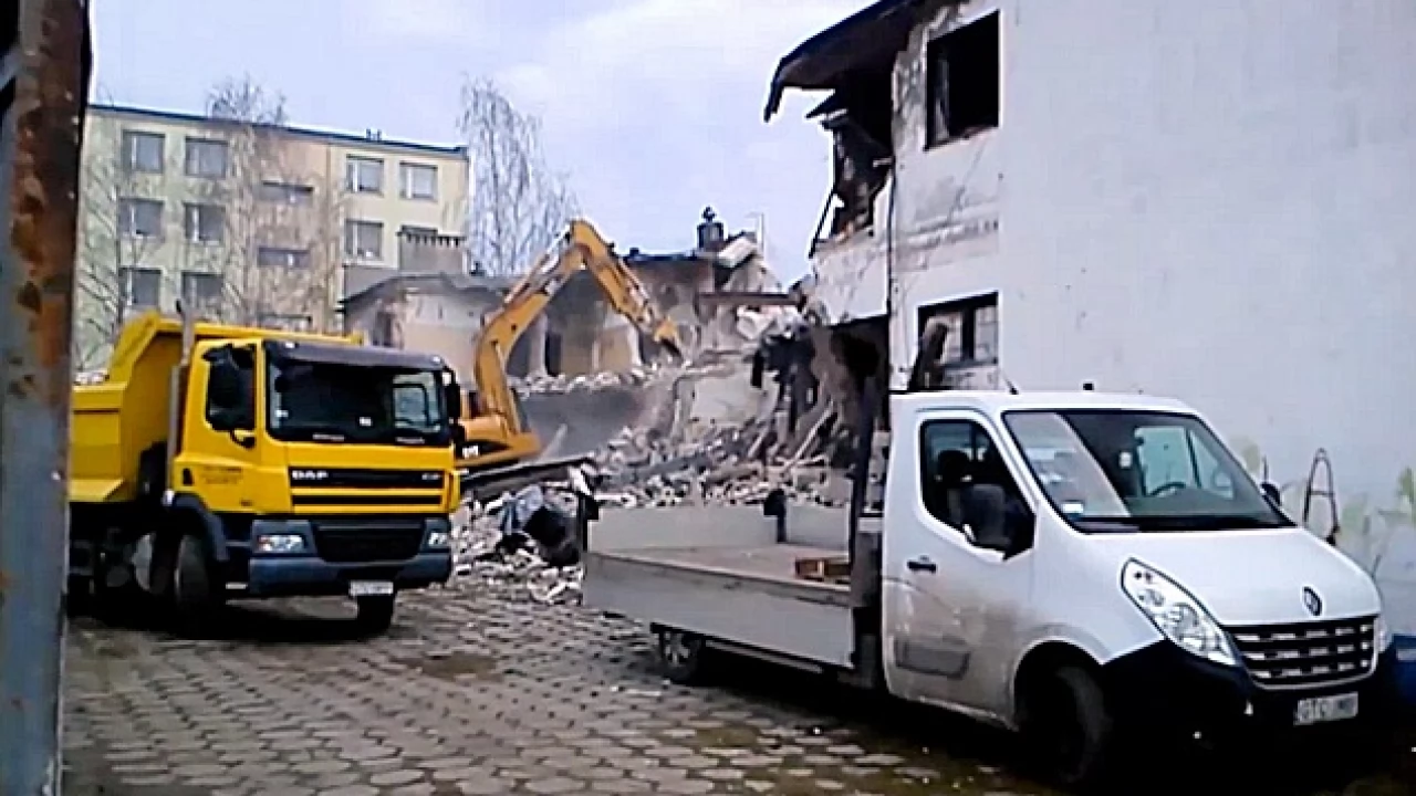 Rozbiórka starej masarni. Budynek zostanie całkowicie zburzony (wideo)
