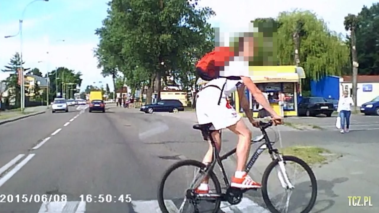 Jechał nieprawidłowo i jeszcze skomentował - "Stary ch**u... kto ci dał prawo jazdy idioto"