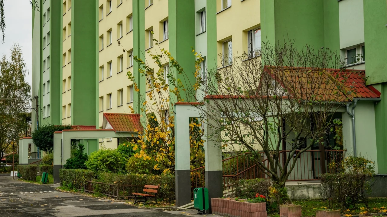 Mieszkania od miasta i gminy na sprzedaż. Jak działają przetargi?