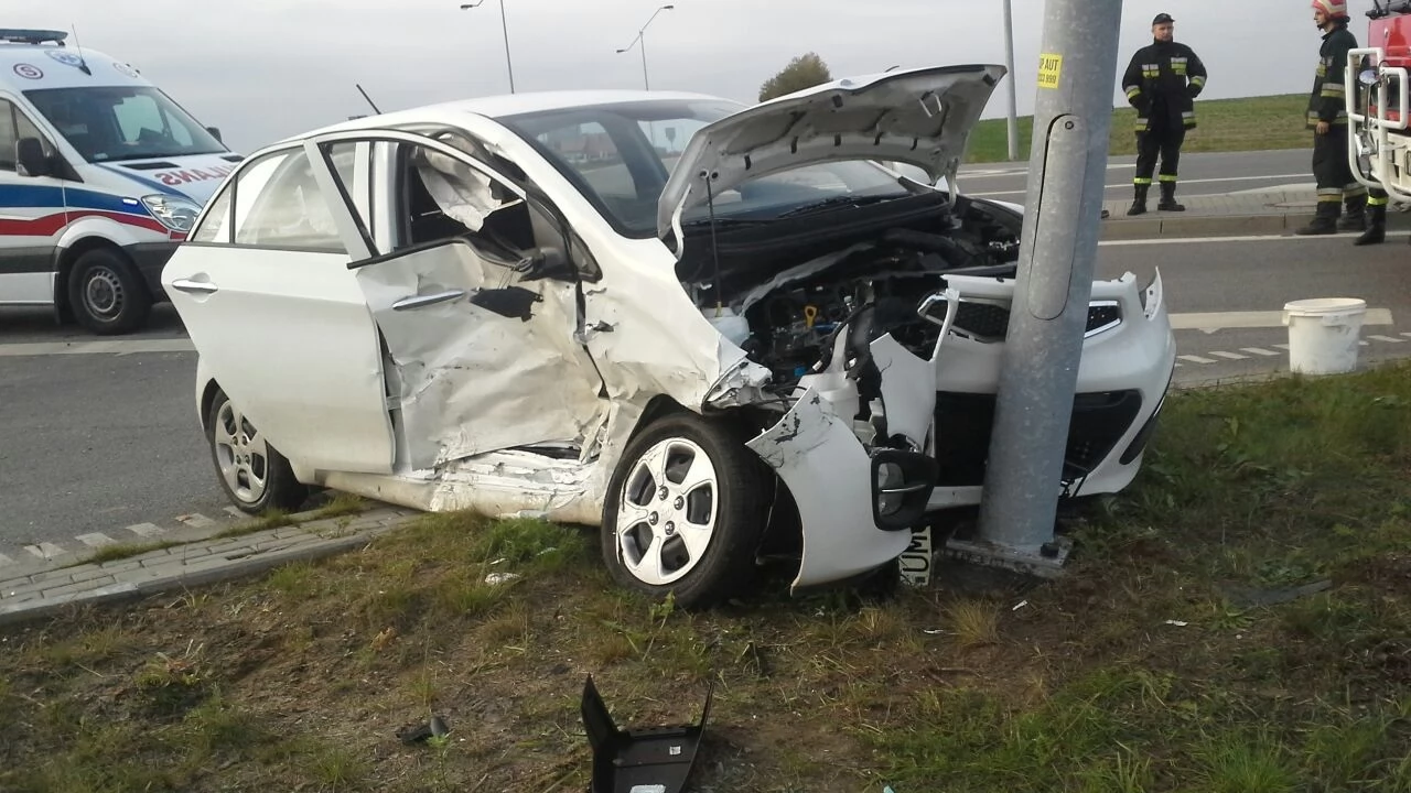 Pelplin. Strażacy uwalniali zakleszczoną ofiarę wypadku