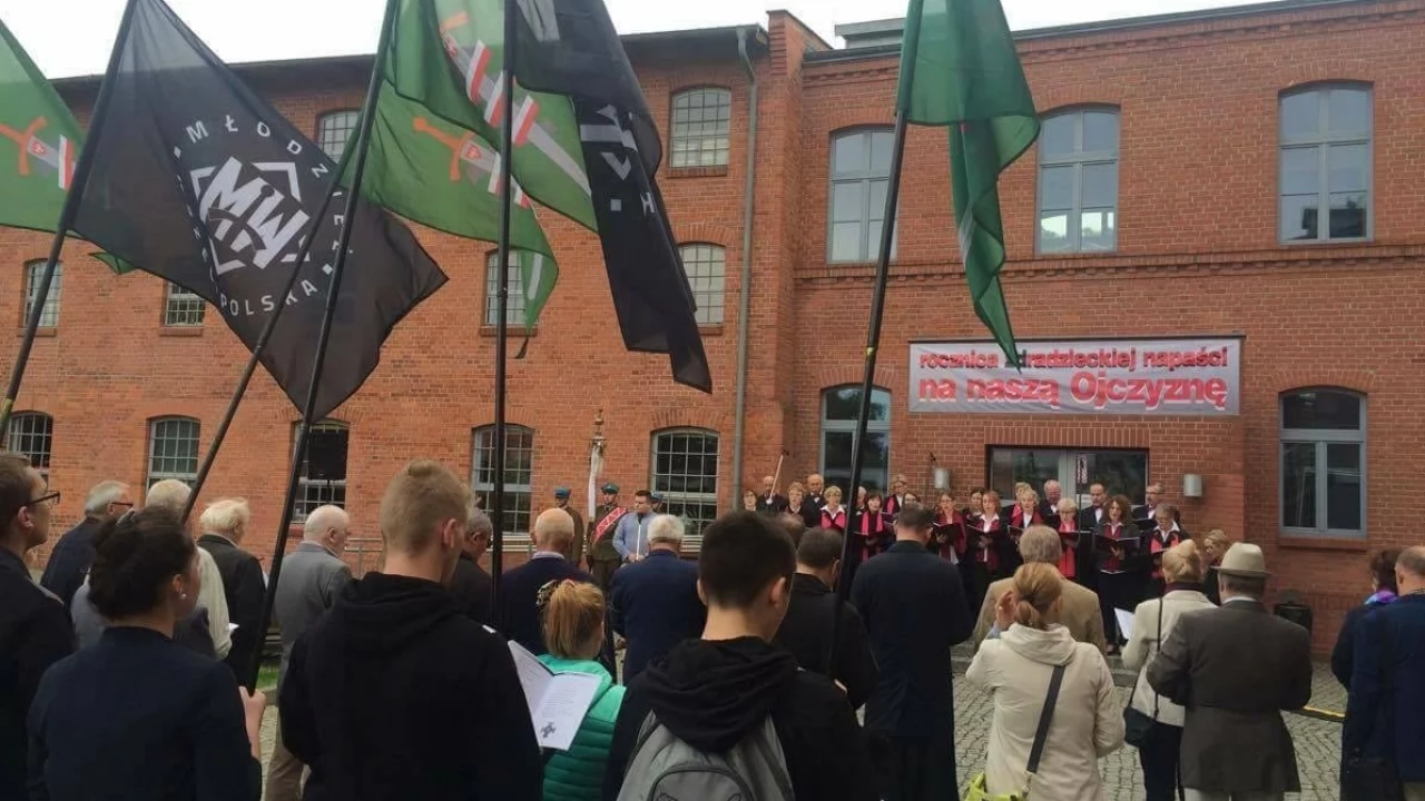 KOD kontra Młodzież Wszechpolska. "Jesteśmy zaniepokojeni odradzającymi się ruchami nacjonalistycznymi" [AKTUALIZACJA]