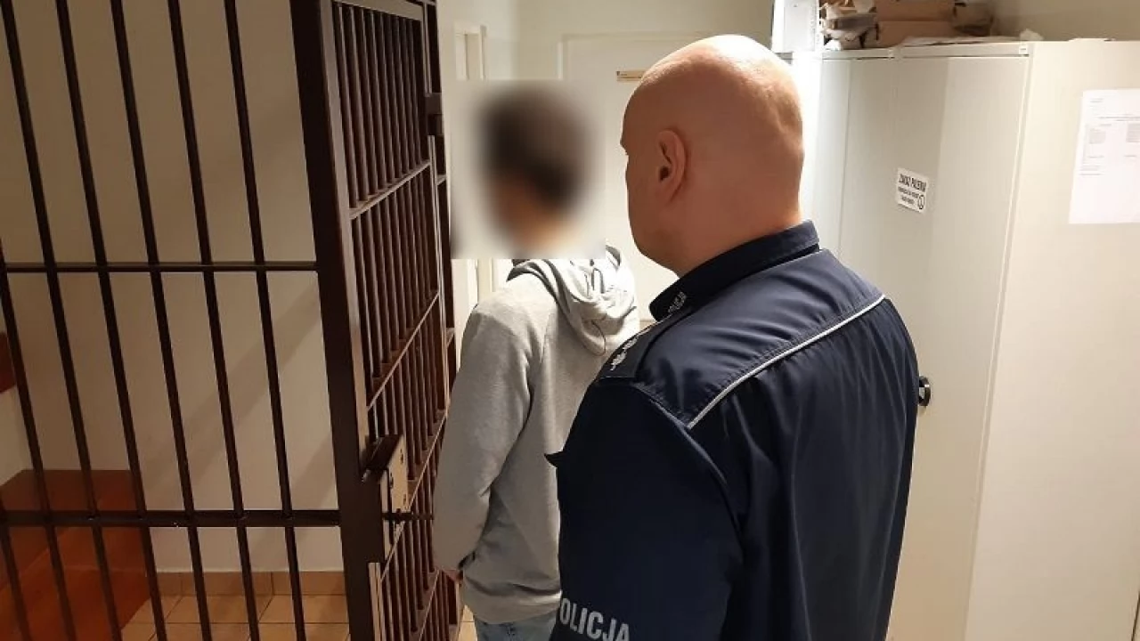 Rozglądał się na boki, bo w kieszeni miał amfetaminę