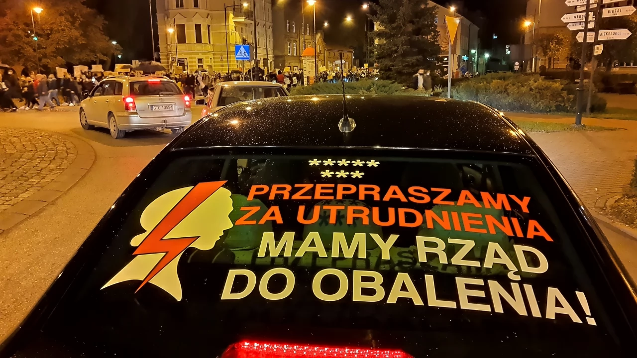 Marsz kobiet. W kierunku protestujących poleciały kamienie?