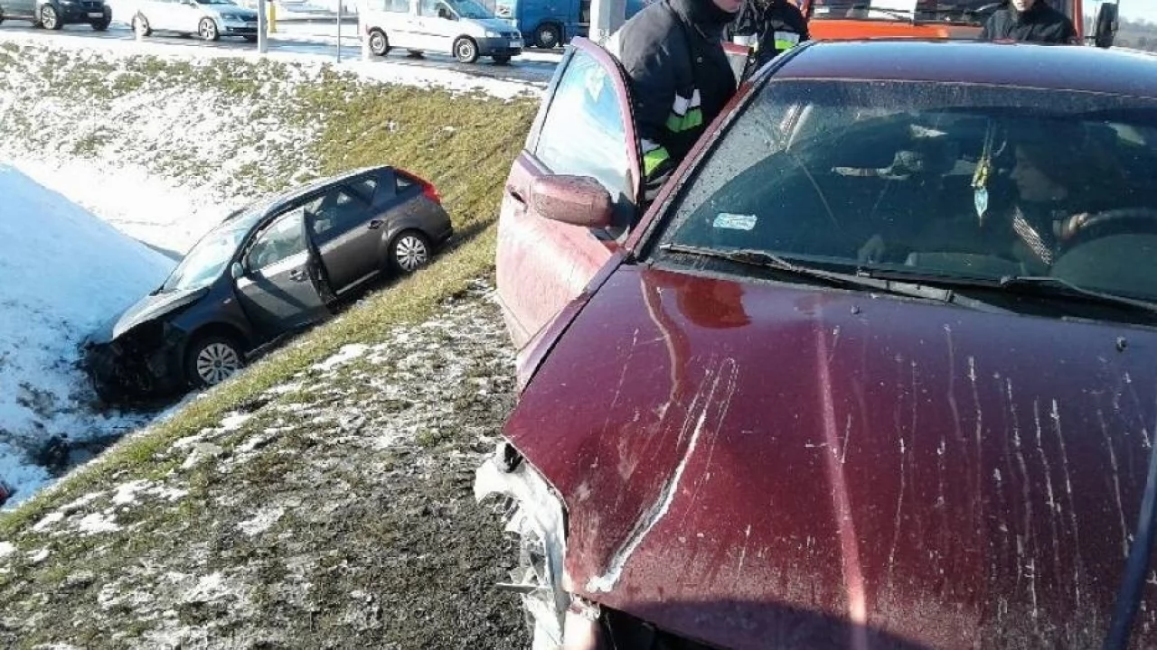Wjazd na A1 w Swarożynie - zderzyły się dwa auta