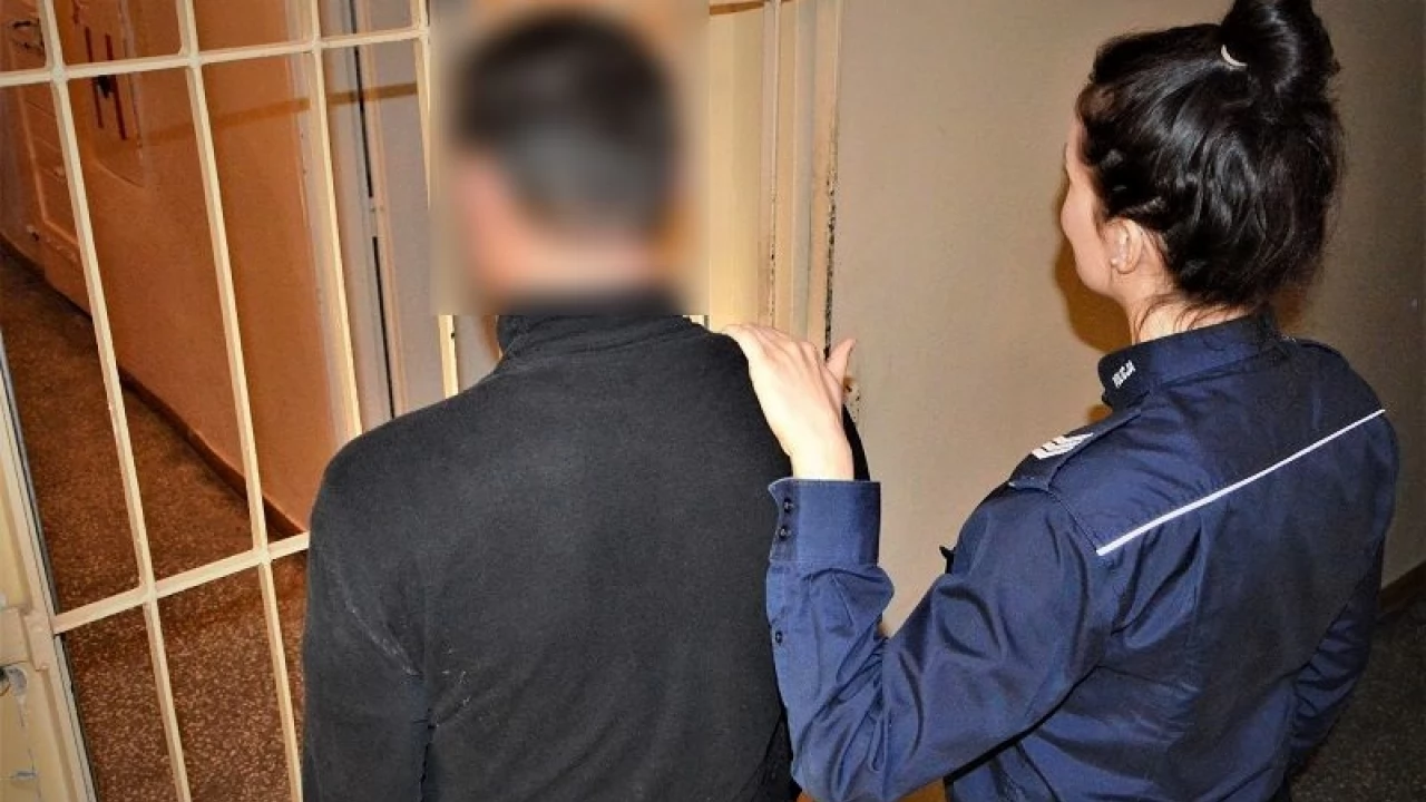 Wyprzedził passata jadącego wężykiem - i zabrał kluczyki. Kierujący miał... 2,5 promila