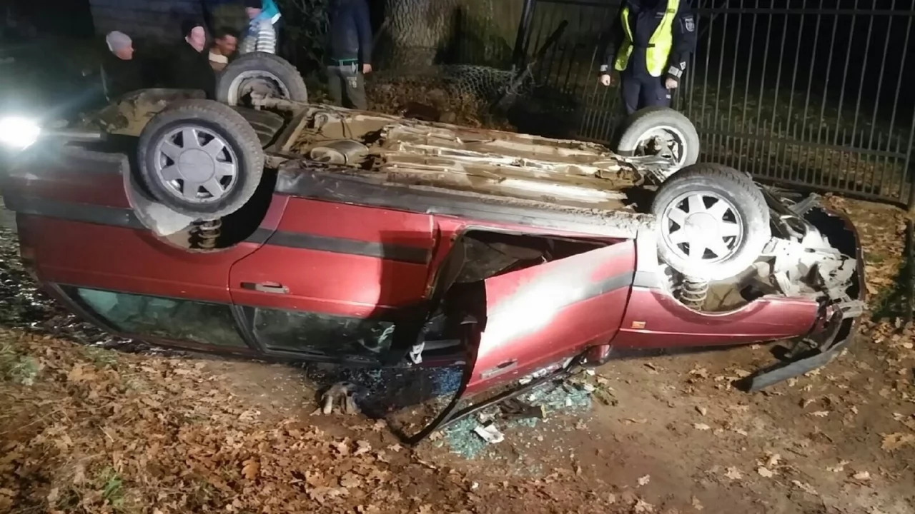 Dachowanie w gminie Gniew. W pojeździe zakleszczony człowiek
