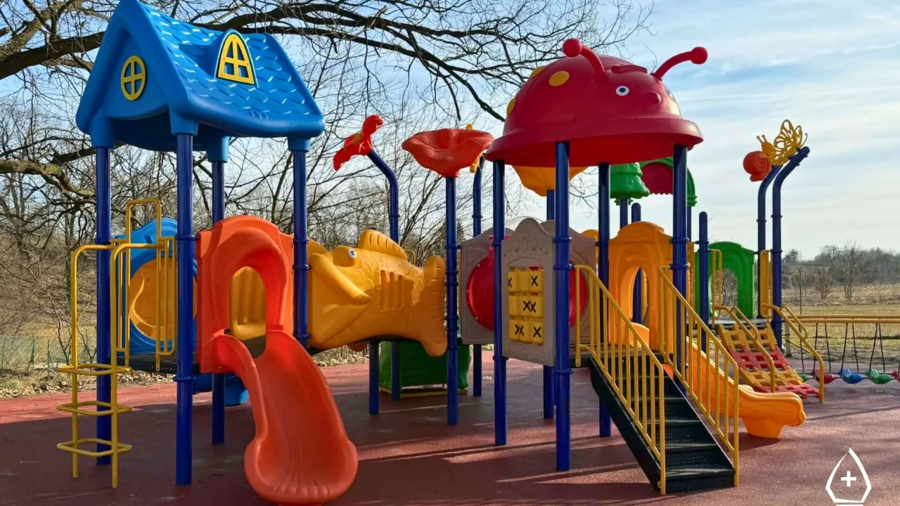 Nowe place zabaw w pelplińskich żłobkach
