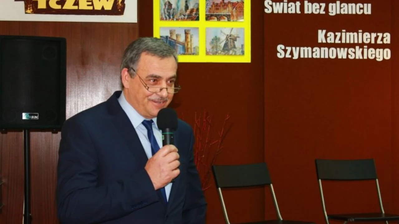 "Świat bez glancu". Wiersze i rower - pasja autora