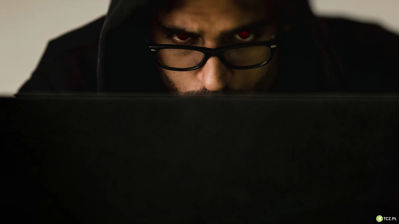 Fałszywy profil ZUS na Facebooku. Obiecują emeryturę pięćdziesięciolatkom