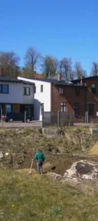 Właściciel działki zastanawia się nad stworzeniem tutaj parkingu