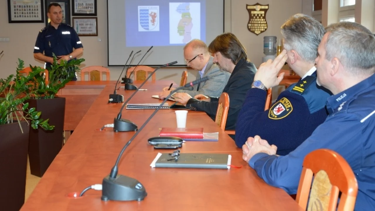 Tczewscy policjanci przeprowadzili debatę społeczną