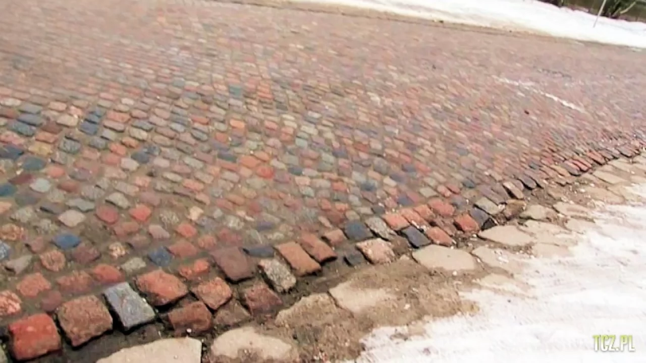 1300 ton kostki z ul. 30 Stycznia trafi do Pelplina. Opozycja pyta, dlaczego za darmo