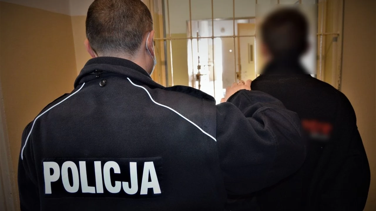 Poszukiwany 28-latek za zakupy płacił skradzioną kartą