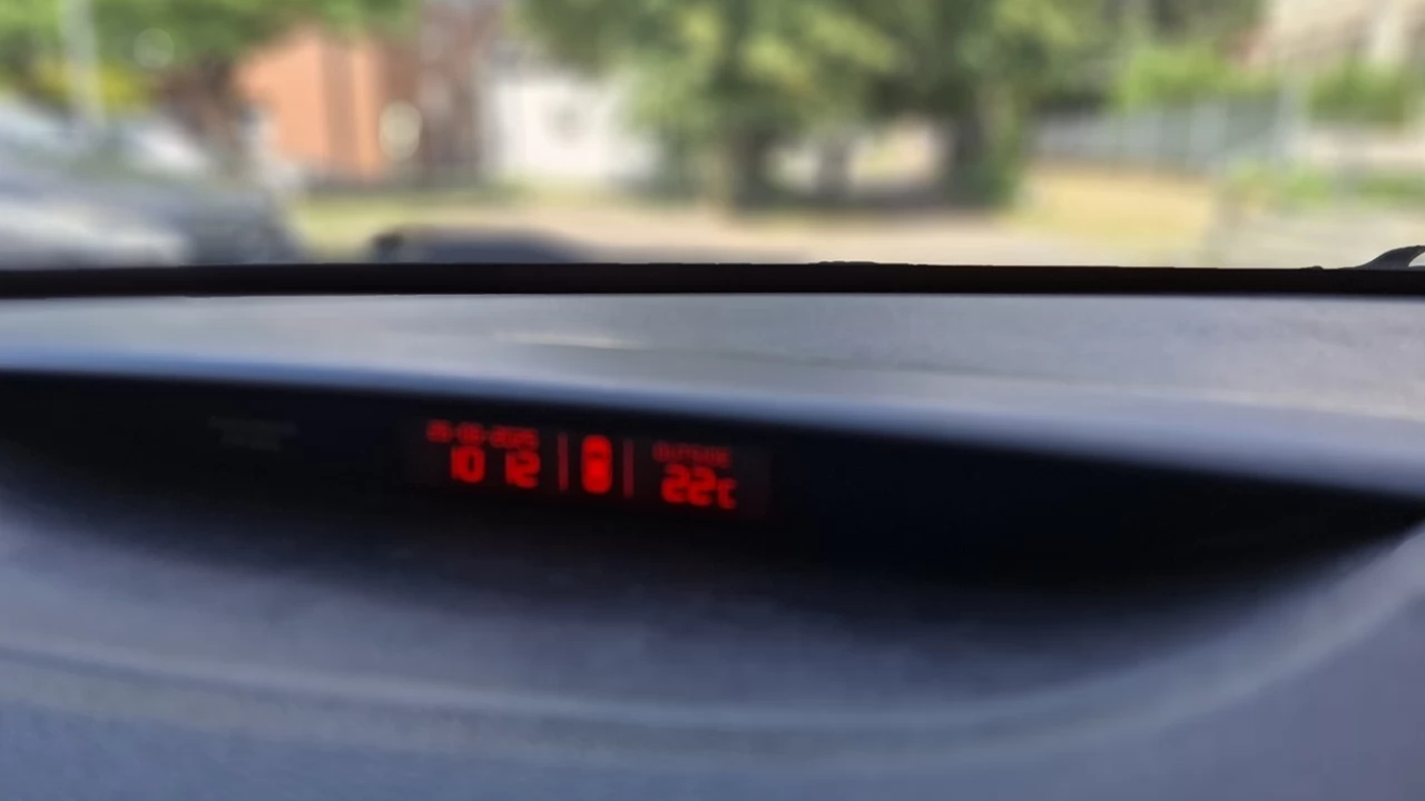 Nawet pozostawiony w cieniu pojazd szybko zmienia się w piekarnik