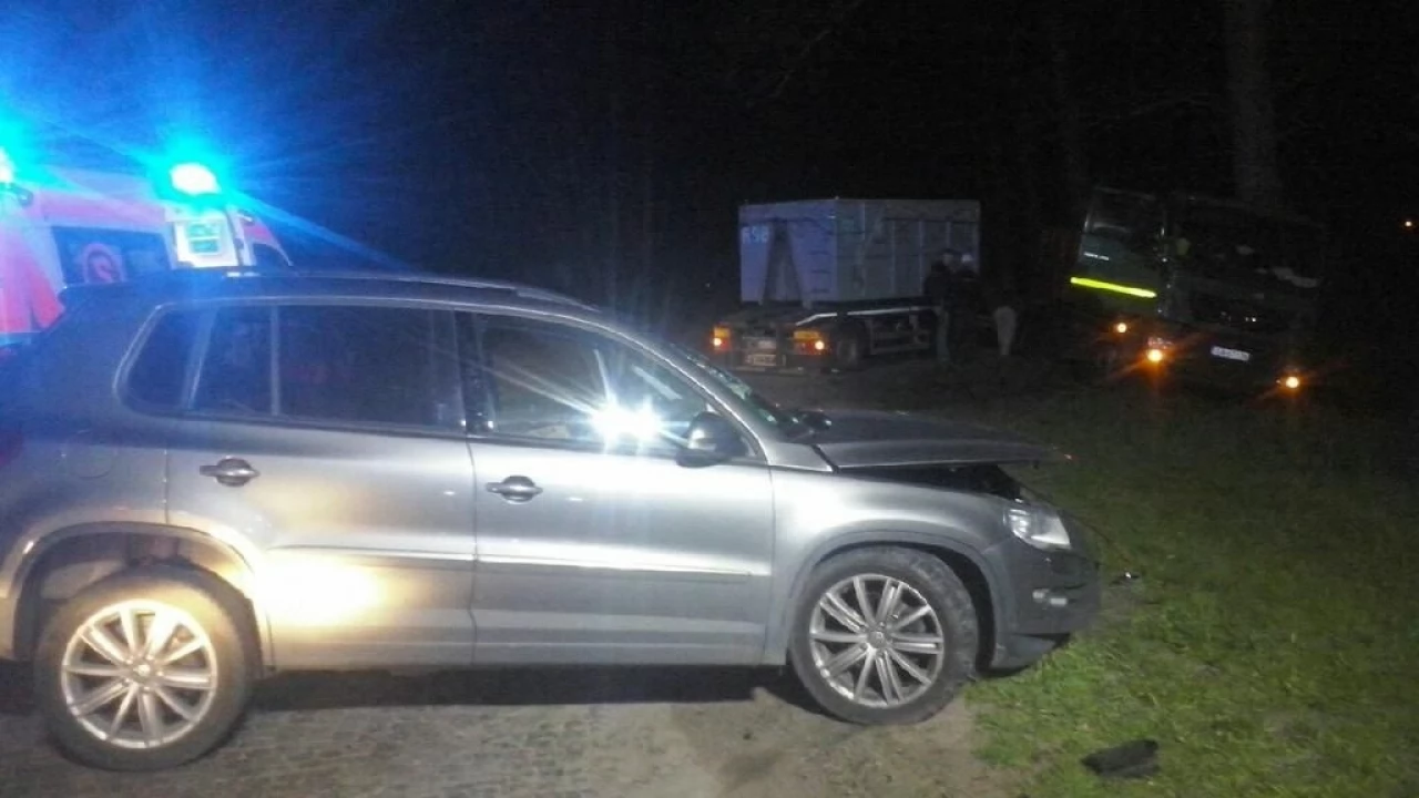 Ciężarówka zderzyła się z osobówką na "berlince"