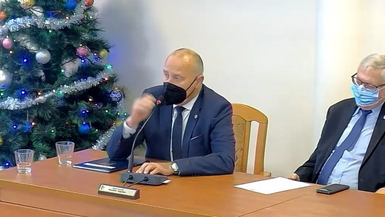 Ile po zmianach zarobi starosta i radni powiatu?