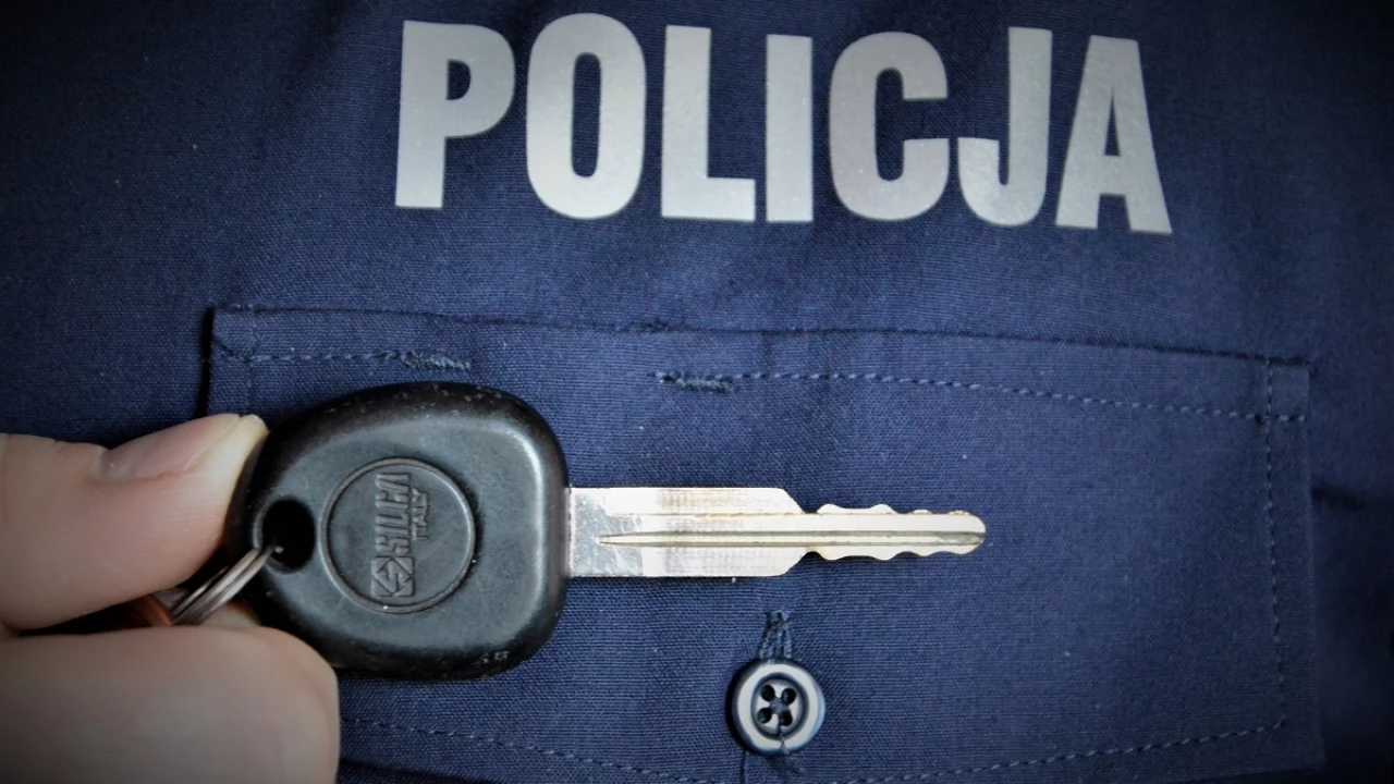 Dzielnicowy szuka kolejnego właściciela kluczyka od samochodu